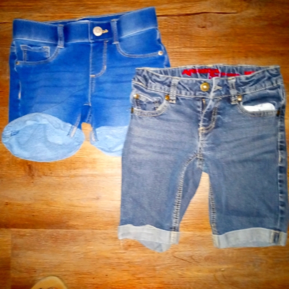 2 pairs of shorts